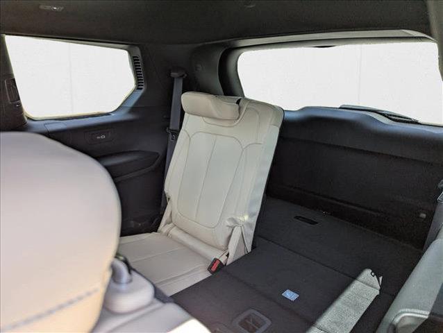 Photo of 2025 Diamond Black Crystal Pearlcoat Jeep Grand Cherokee L