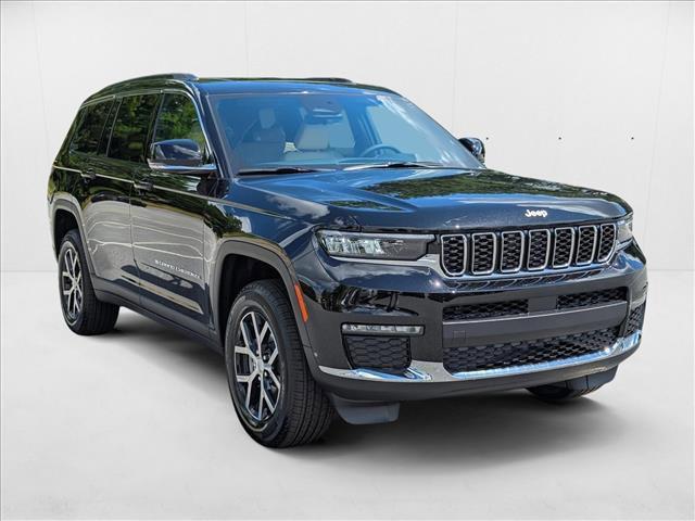 Photo of 2025 Diamond Black Crystal Pearlcoat Jeep Grand Cherokee L
