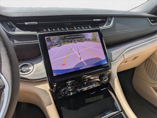 Photo of 2025 Diamond Black Crystal Pearlcoat Jeep Grand Cherokee L