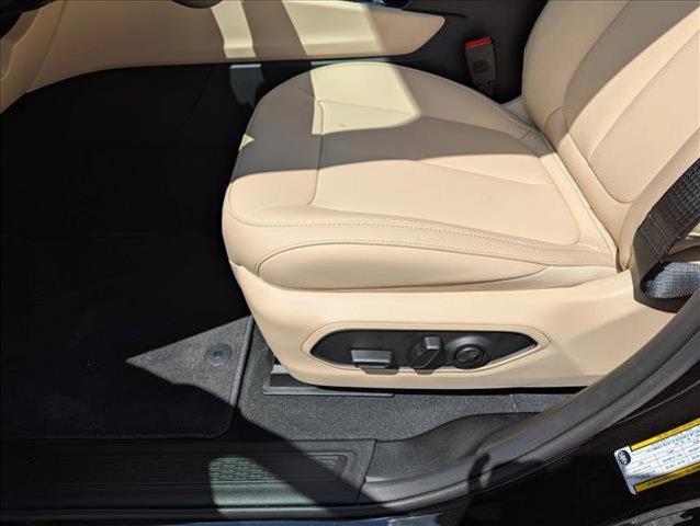 Photo of 2025 Diamond Black Crystal Pearlcoat Jeep Grand Cherokee L