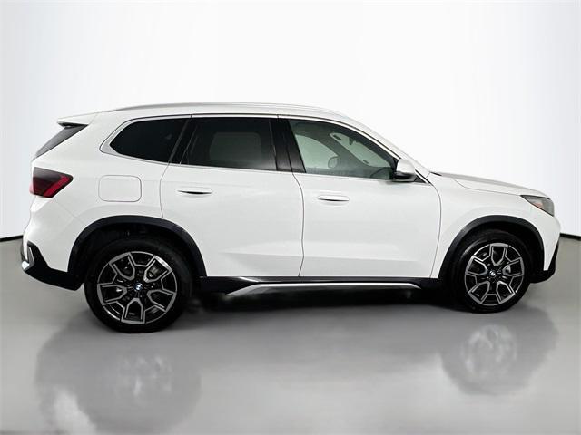 Photo of 2025 Alpine White BMW X1