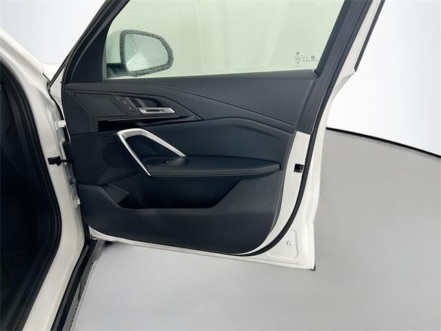 Photo of 2025 Alpine White BMW X1