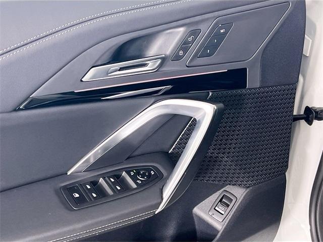 Photo of 2025 Alpine White BMW X1