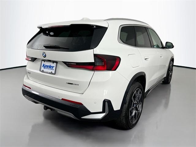 Photo of 2025 Alpine White BMW X1