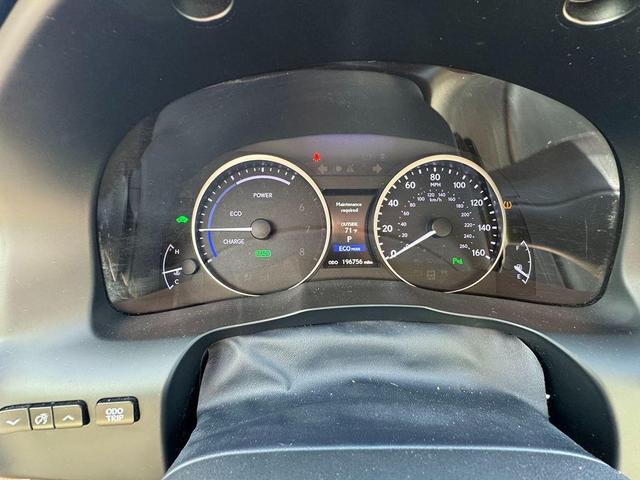 Photo of 2013 White Lexus ES 300h