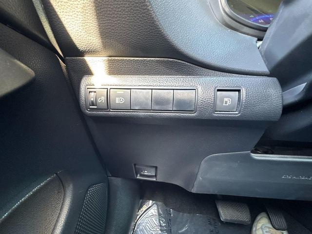 Photo of 2022 White Toyota Corolla Hybrid