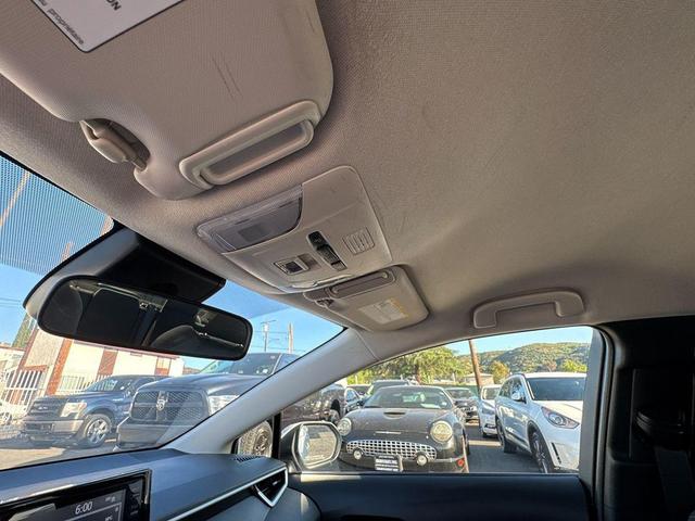 Photo of 2022 White Toyota Corolla Hybrid