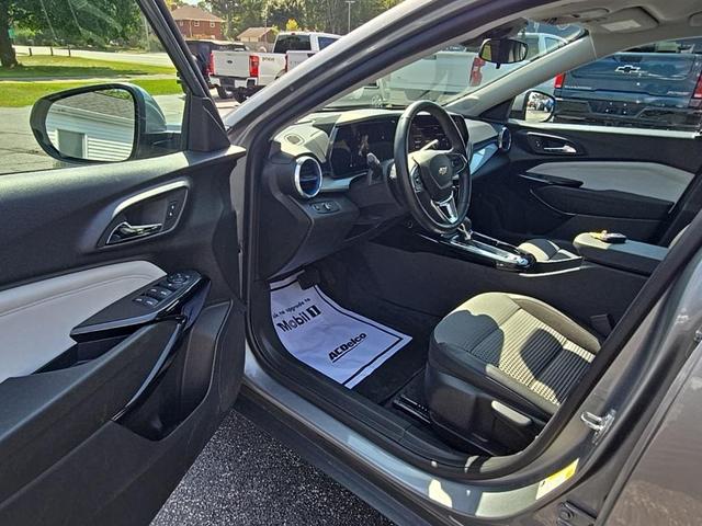 Photo of 2024 Sterling Gray Metallic Chevrolet Trax