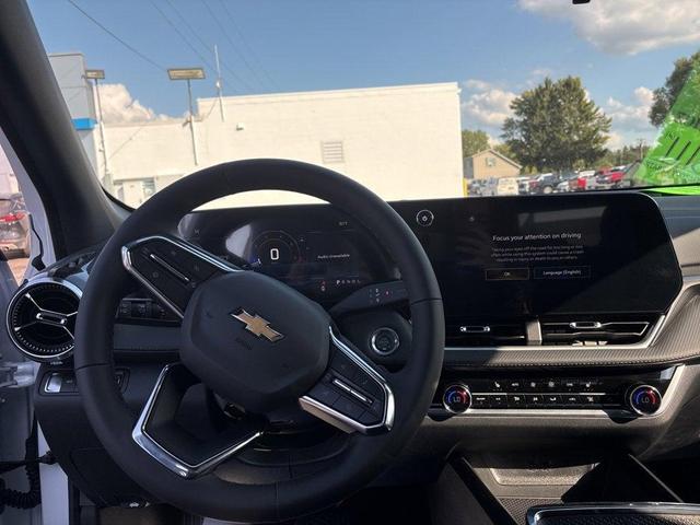 Photo of 2026 Summit White Chevrolet Equinox