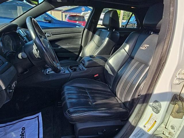 Photo of 2016 Bright White Clearcoat Chrysler 300