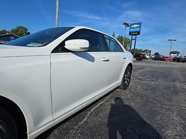 Photo of 2016 Bright White Clearcoat Chrysler 300