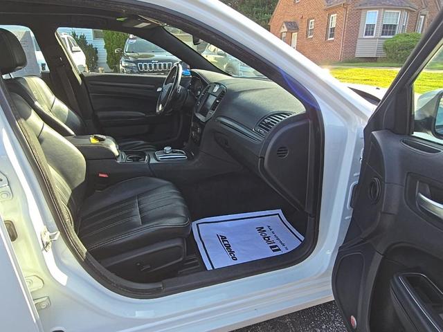 Photo of 2016 Bright White Clearcoat Chrysler 300