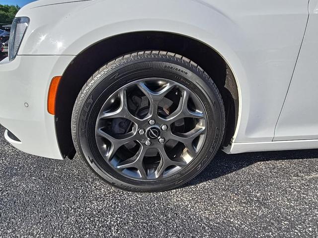 Photo of 2016 Bright White Clearcoat Chrysler 300