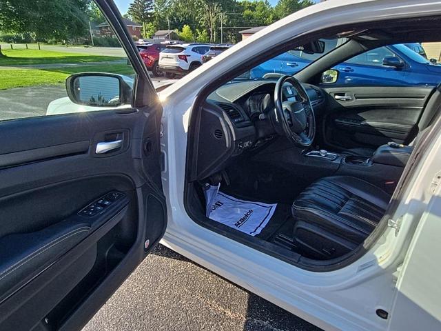 Photo of 2016 Bright White Clearcoat Chrysler 300