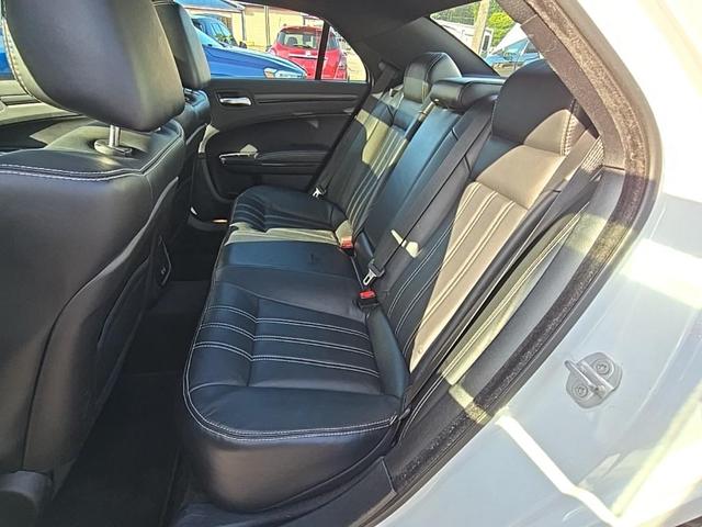 Photo of 2016 Bright White Clearcoat Chrysler 300