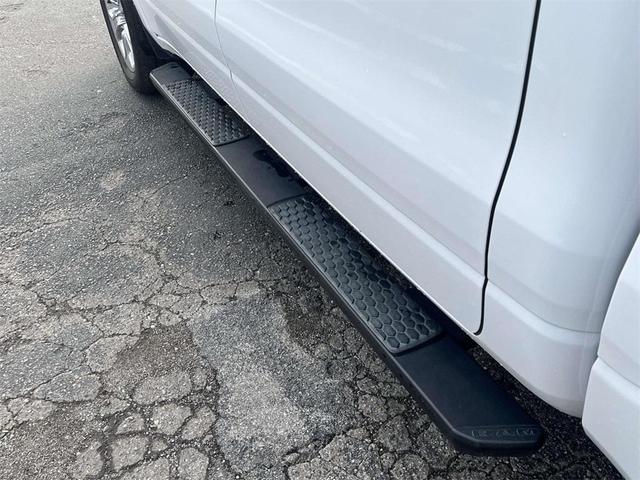 Photo of 2024 Bright White Clearcoat RAM 1500