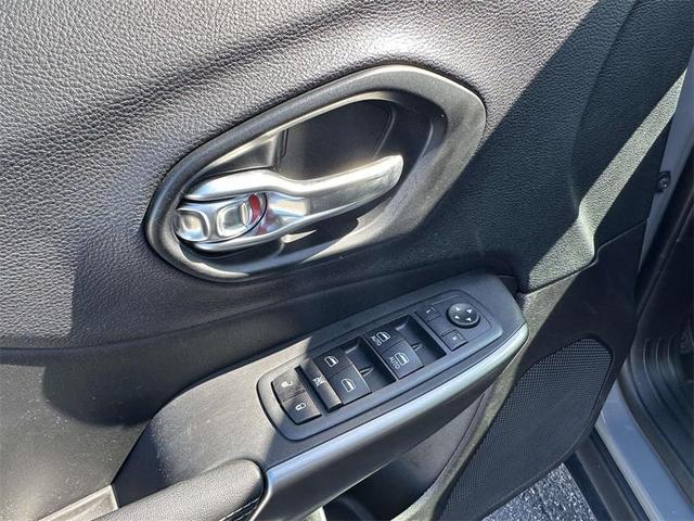 Photo of 2021 Sting Gray Clearcoat Jeep Cherokee