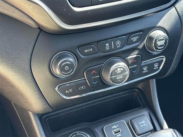 Photo of 2021 Sting Gray Clearcoat Jeep Cherokee