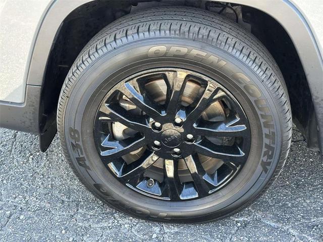 Photo of 2021 Sting Gray Clearcoat Jeep Cherokee