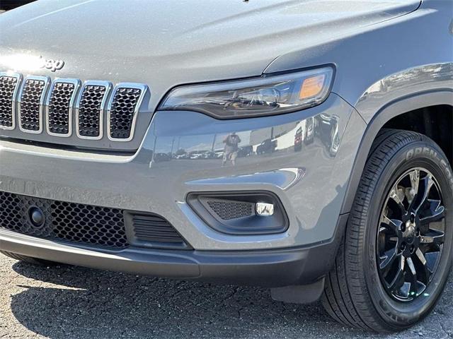 Photo of 2021 Sting Gray Clearcoat Jeep Cherokee