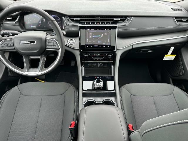 Photo of 2025 Metallic Jeep Grand Cherokee L