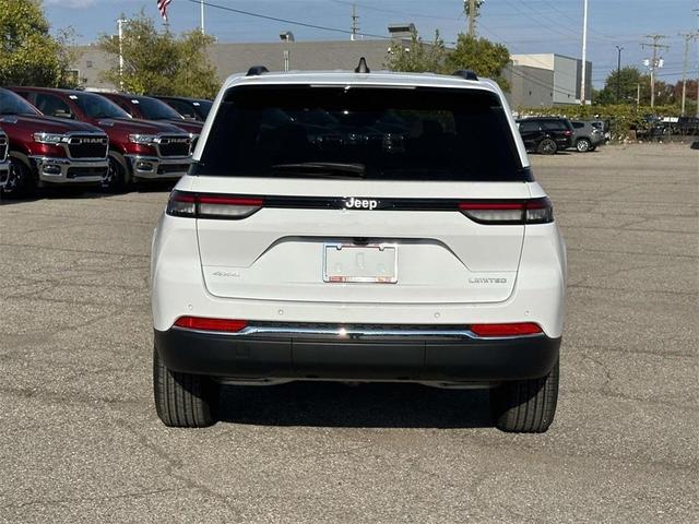 Photo of 2025 Bright White Clearcoat Jeep Grand Cherokee