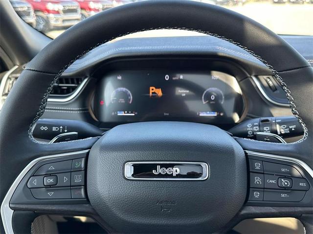 Photo of 2025 Bright White Clearcoat Jeep Grand Cherokee