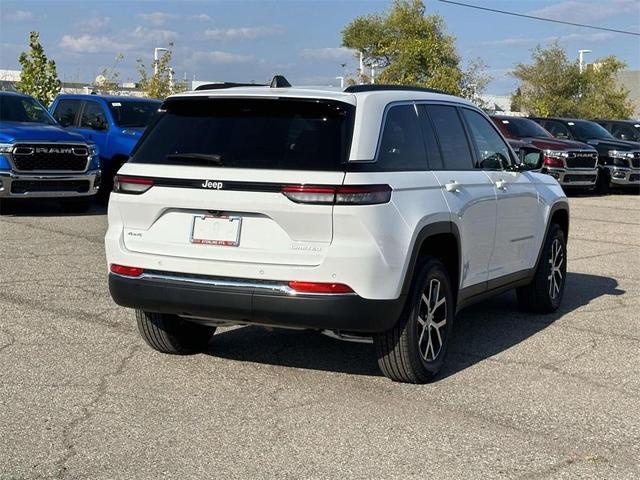 Photo of 2025 Bright White Clearcoat Jeep Grand Cherokee