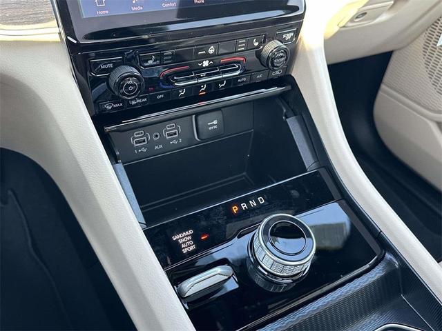 Photo of 2025 Bright White Clearcoat Jeep Grand Cherokee