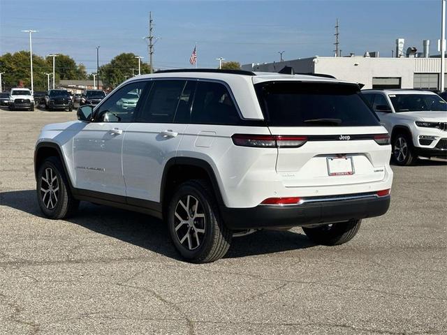 Photo of 2025 Bright White Clearcoat Jeep Grand Cherokee
