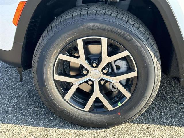 Photo of 2025 Bright White Clearcoat Jeep Grand Cherokee