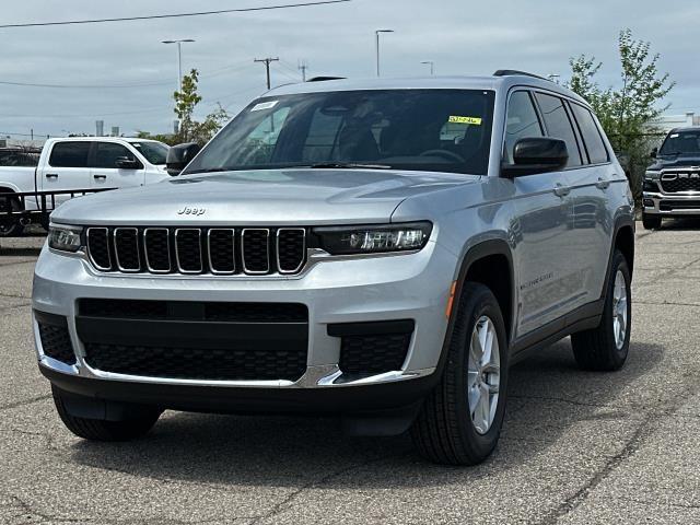 Photo of 2025 Silver Zynith Jeep Grand Cherokee L