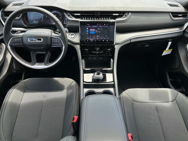 Photo of 2025 Silver Zynith Jeep Grand Cherokee L