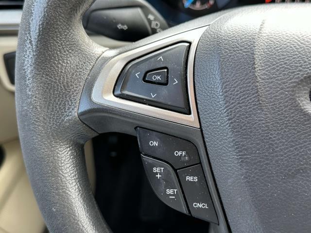 Photo of 2014 Oxford White Ford Fusion