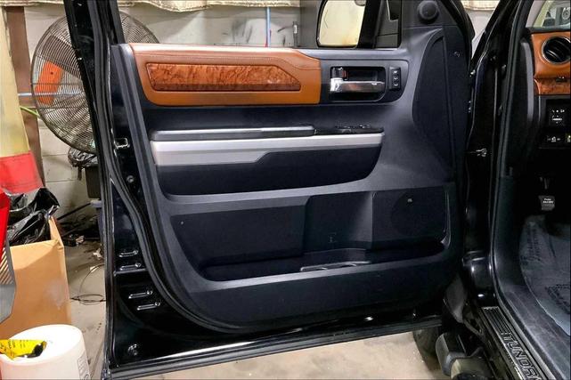 Photo of 2016 Midnight Black Metallic Toyota Tundra