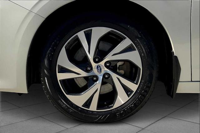 Photo of 2020 Crystal White Pearl Subaru Legacy
