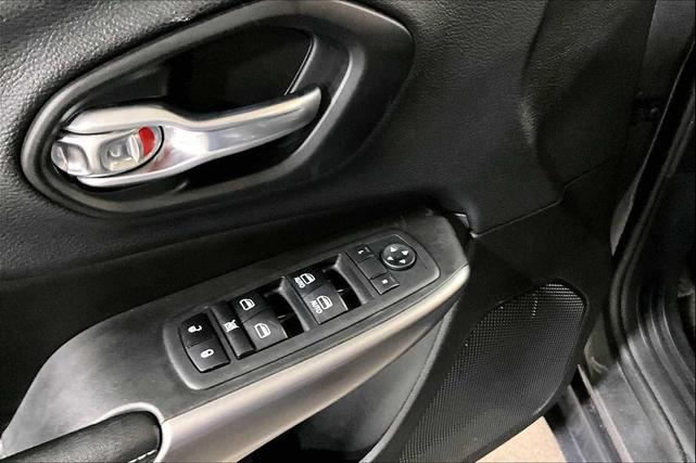 Photo of 2019 Granite Crystal Metallic Clearcoat Jeep Cherokee