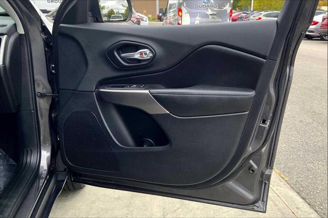 Photo of 2019 Granite Crystal Metallic Clearcoat Jeep Cherokee