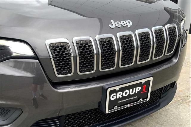 Photo of 2019 Granite Crystal Metallic Clearcoat Jeep Cherokee