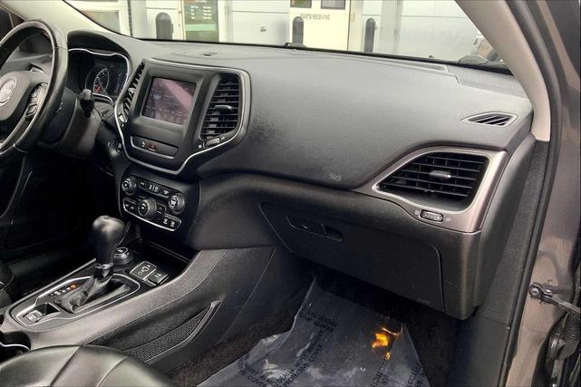 Photo of 2019 Granite Crystal Metallic Clearcoat Jeep Cherokee