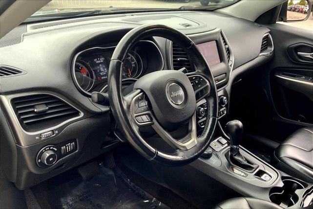 Photo of 2019 Granite Crystal Metallic Clearcoat Jeep Cherokee