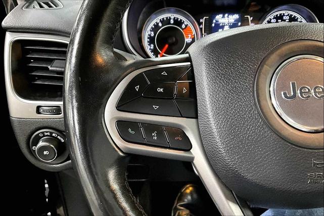 Photo of 2019 Granite Crystal Metallic Clearcoat Jeep Cherokee