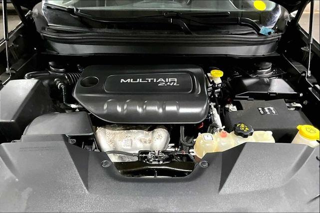 Photo of 2019 Granite Crystal Metallic Clearcoat Jeep Cherokee