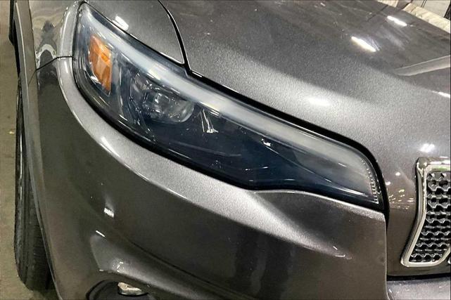 Photo of 2019 Granite Crystal Metallic Clearcoat Jeep Cherokee