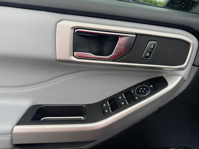 Photo of 2022 Agate Black Metallic Ford Explorer