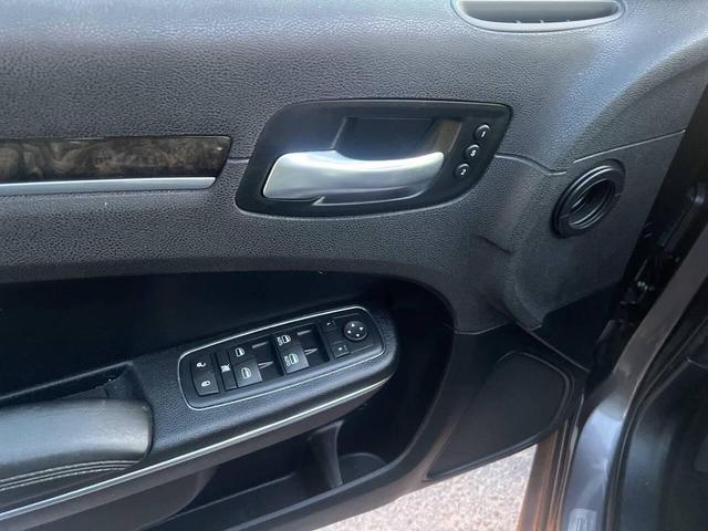Photo of 2016 Granite Crystal Metallic Chrysler 300