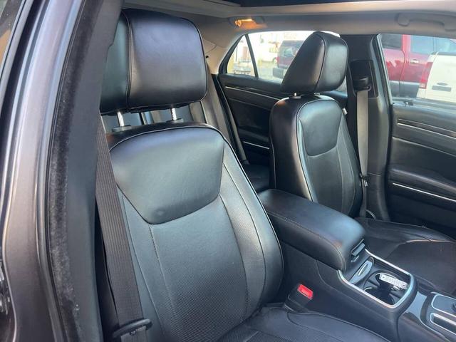 Photo of 2016 Granite Crystal Metallic Chrysler 300