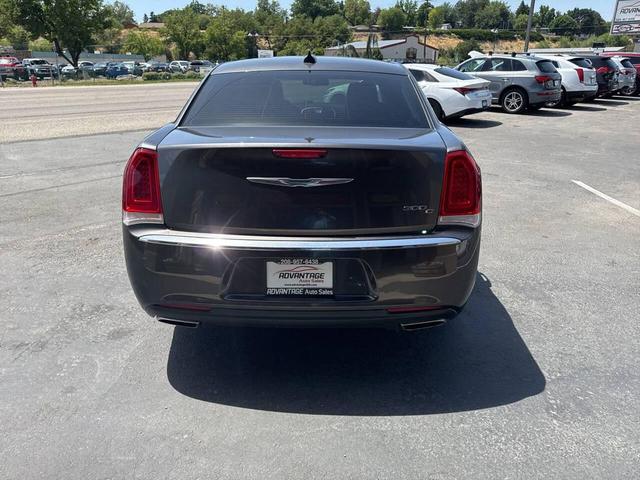 Photo of 2016 Granite Crystal Metallic Chrysler 300