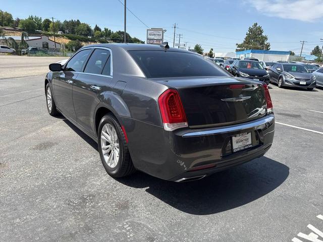 Photo of 2016 Granite Crystal Metallic Chrysler 300