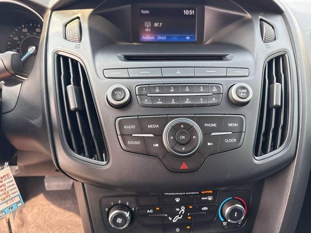Photo of 2015 White Ford Focus